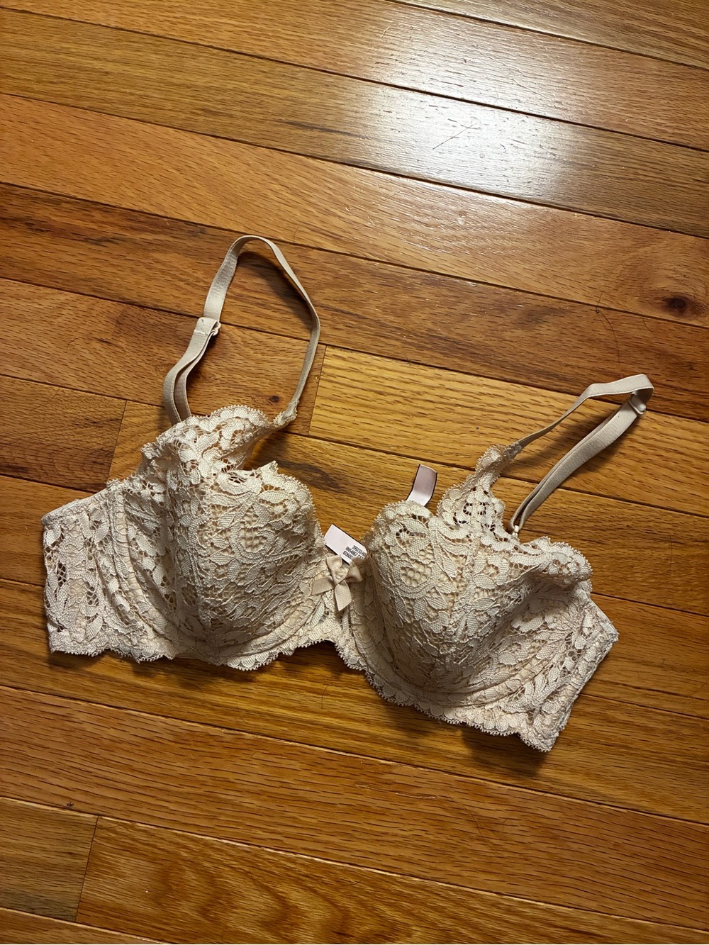 Victoria's Secret Cream Lace Underwire Bra